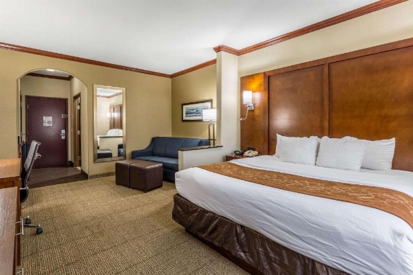 Comfort Suites Galveston image 11