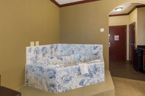 Comfort Suites Galveston image 14