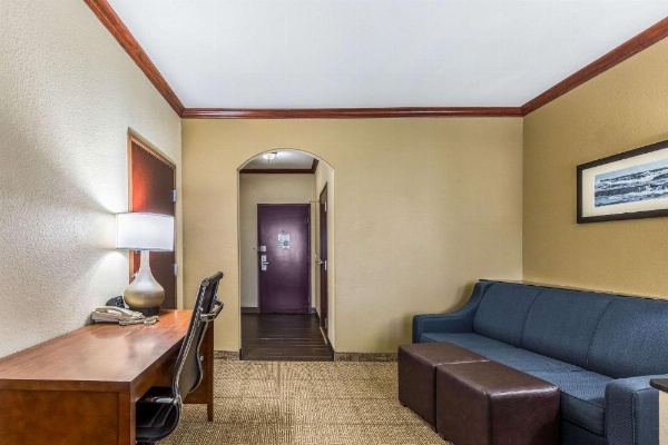 Comfort Suites Galveston image 22