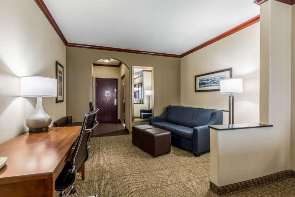 Comfort Suites Galveston image 29